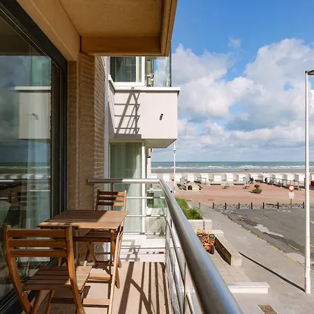 Huswell - Stunning With Side Sea View In